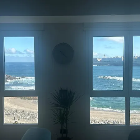Piso Con Vistas A La Playa De Riazor Apartman